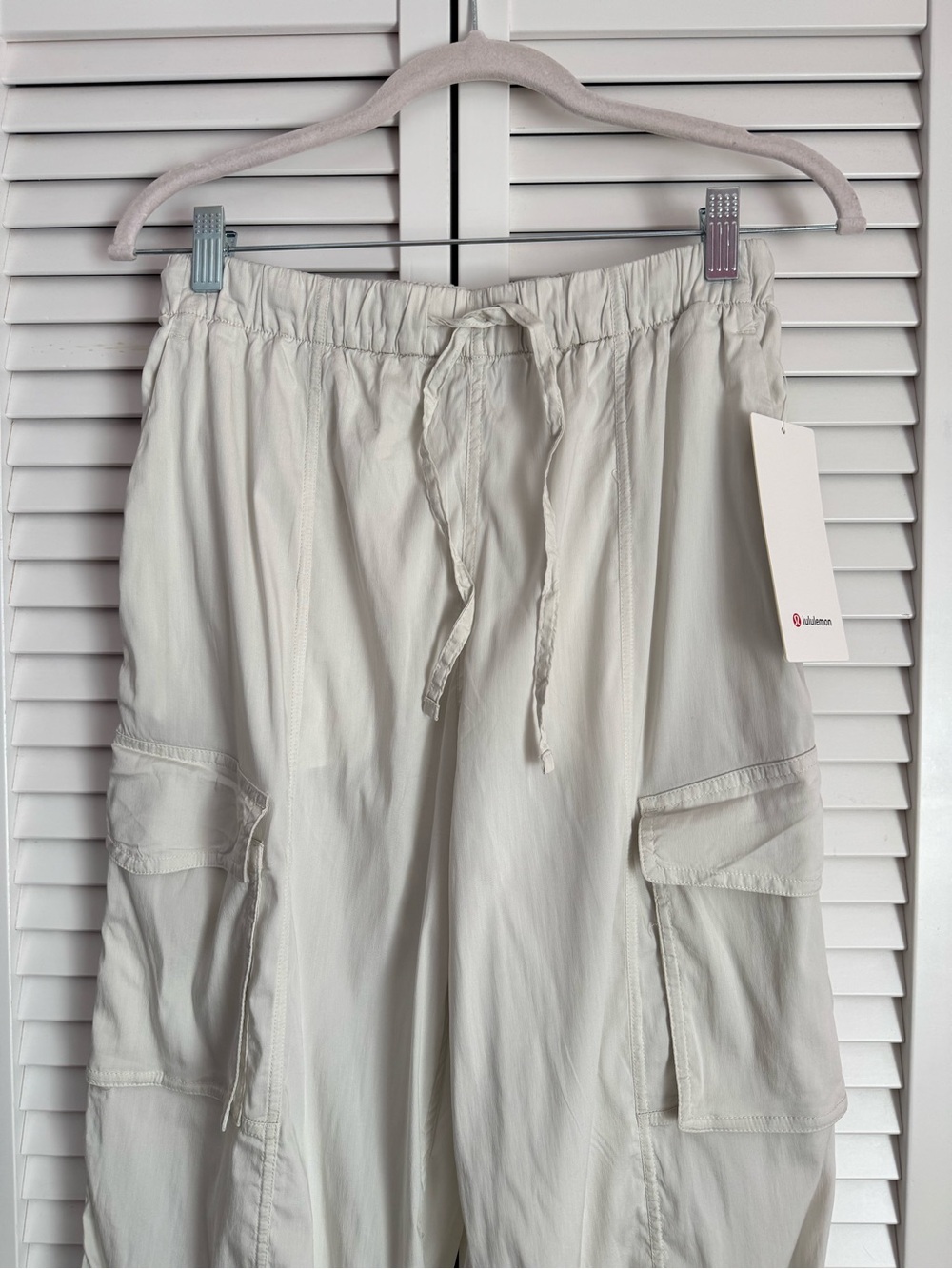 Lululemon Lightweight Adjustable MR Cargo Pant Bone Activewear Baggy XS NWT - Picture 4 of 13